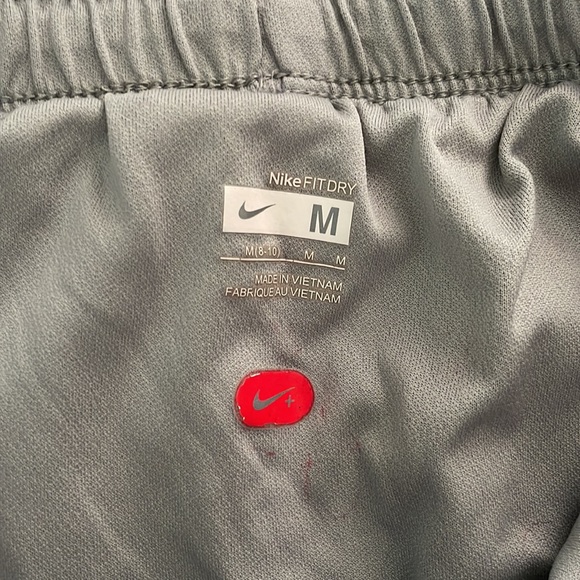 Nike women’s athletic shorts size medium - Picture 3 of 4